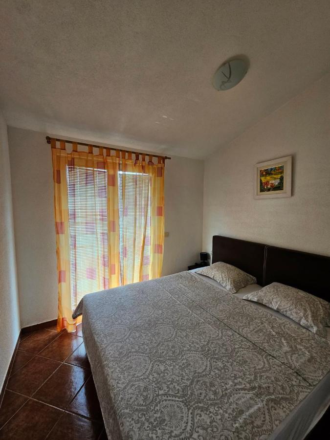 Apartments Vranes Тиват Экстерьер фото