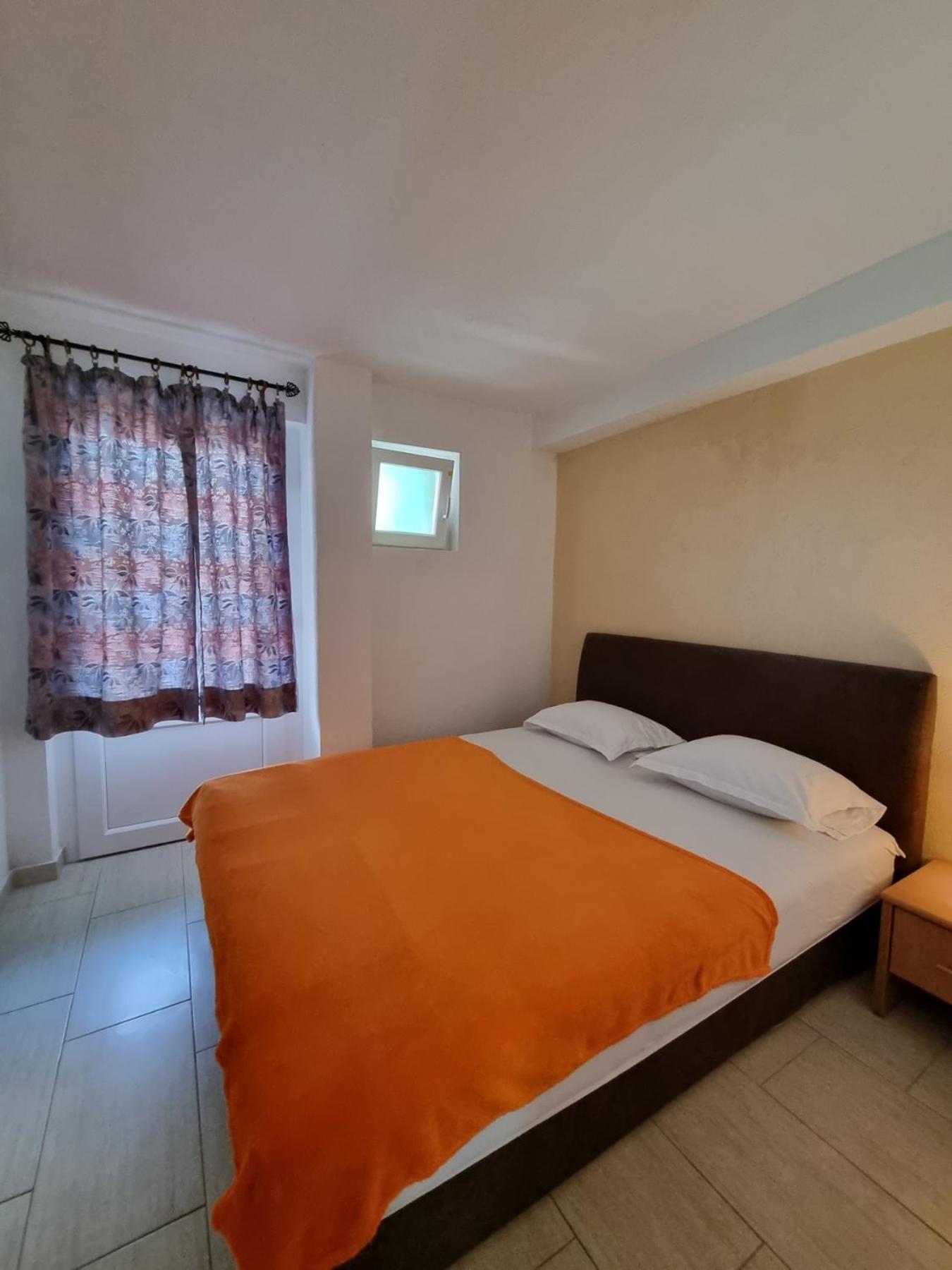 Apartments Vranes Тиват Экстерьер фото